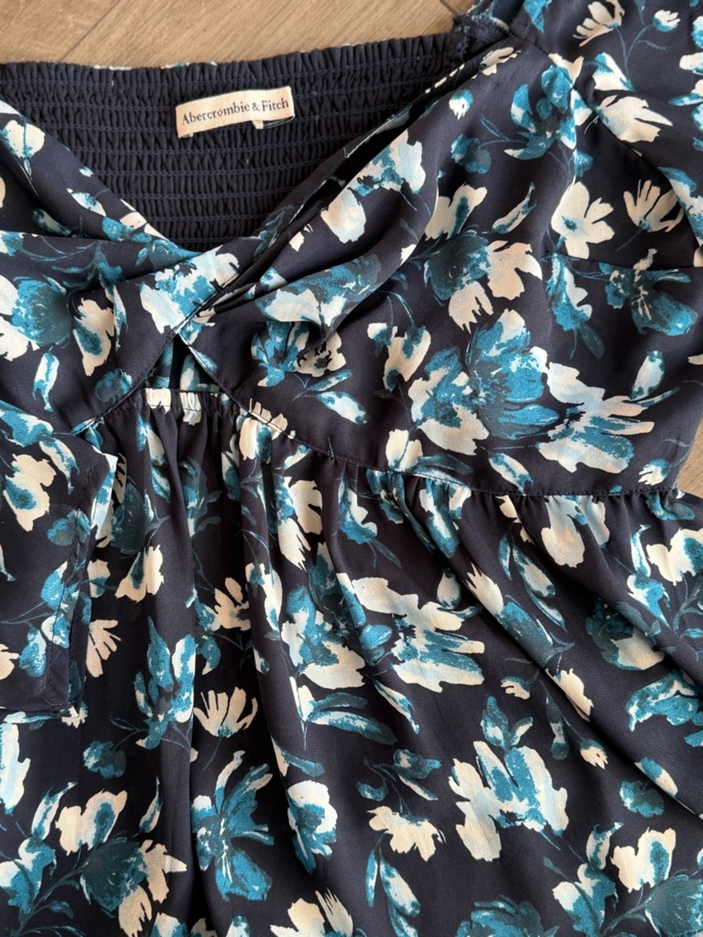 Abercrombie & Fitch Navy Blue Floral Puff-Sleeve Twist Front Peplum Blouse Sz L - Picture 2 of 6